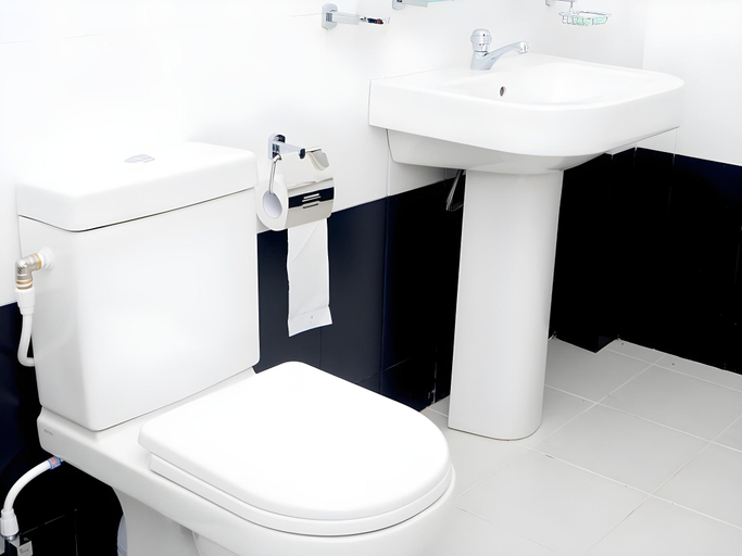 Bathroom 4, Sihilro Regency Hotel, Embilipitiya