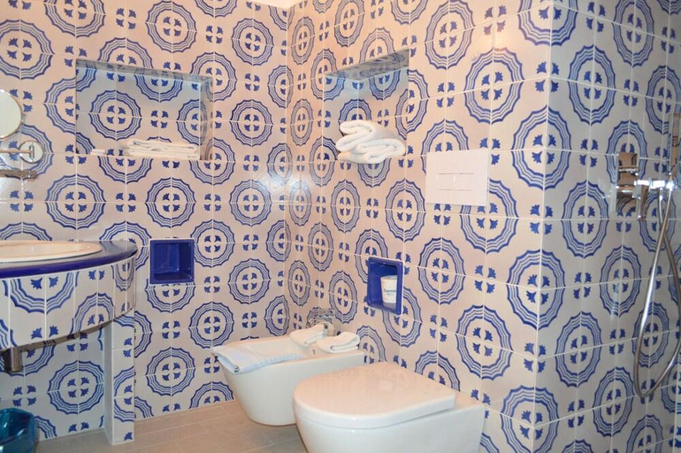 Bathroom 3, Dependance La Caletta, Messina