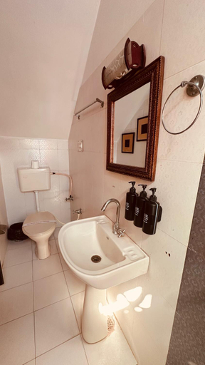 Bathroom 4, Haveli Bundi Inn- Heritage Boutique Stay, Bundi