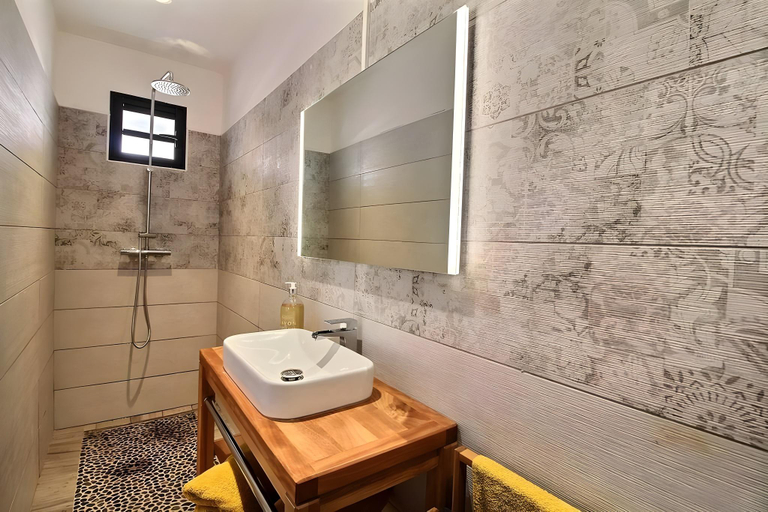 Bathroom 4, EDEN FOREST VILLA, Pointe-Noire
