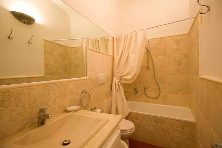 Bathroom 5, Palazzo Branchi, Florence