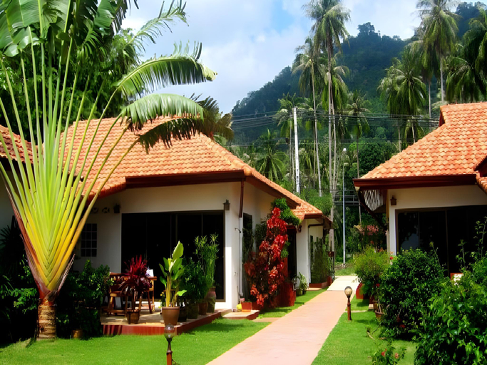 Exterior & Views