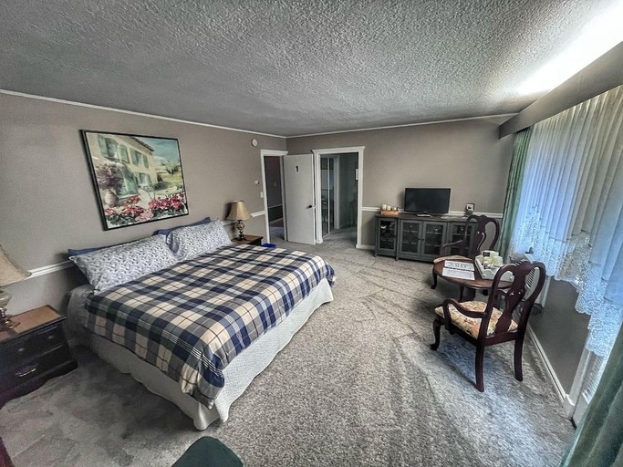Bedroom 2, Sunny Shuswap B&B, Thompson-Nicola
