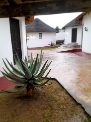 Others 1, Nogixa Lodge, Sisonke