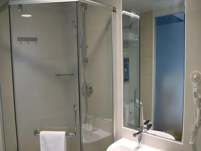 Bathroom 5, 7 Days Inn Huludao Railway Station Plaza, Huludao