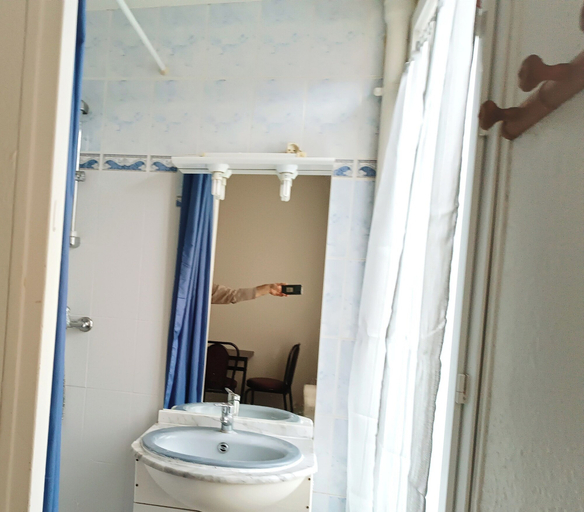 Bathroom 5, Hotel Le Fontenoy, Seine-et-Marne