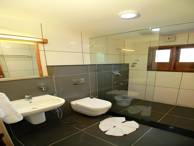 Bathroom, ELEPHANT ROUTE THEKKADY, Theni
