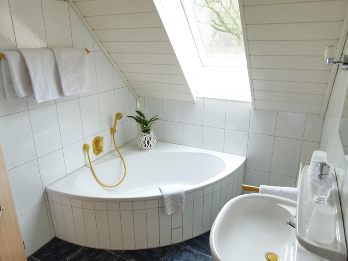 Bathroom 3, Gastehaus Grunewald Bed & Breakfast, Borken