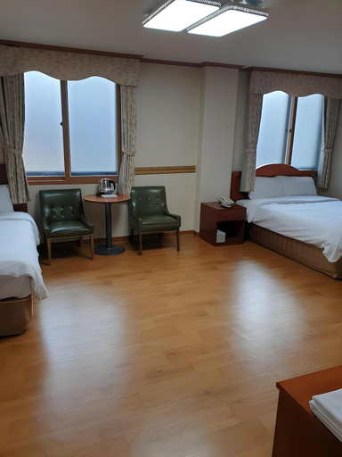 Bedroom 2, Mungyeong Tourist Hotel, Mungyeong