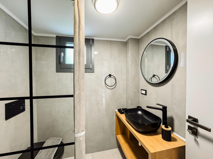 Shower 3, Comfy Corner Luxury Apartment, Crete