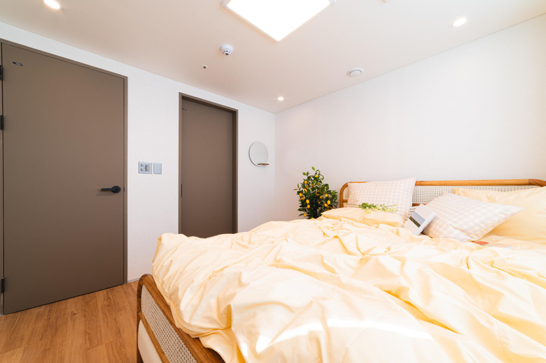 Bedroom 2, Hongik Univ. Station Maison de Wave #3, Mapo