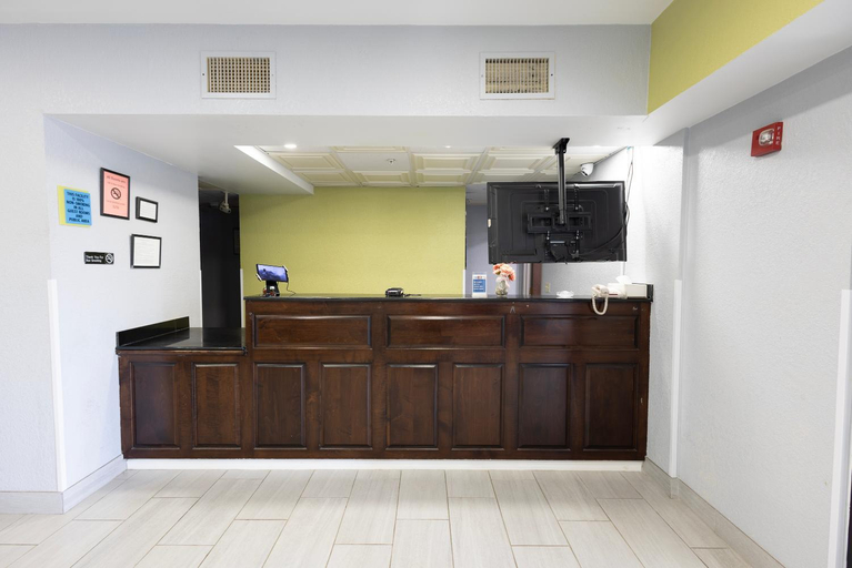 Public Area, Mt. Orab Inn, Brown