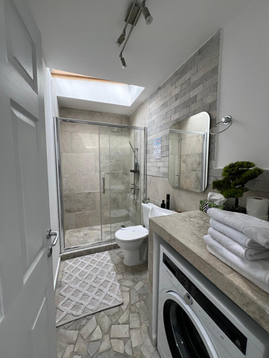 Bathroom 3, Luxus Cluj Airport Apartments, Cluj-napoca