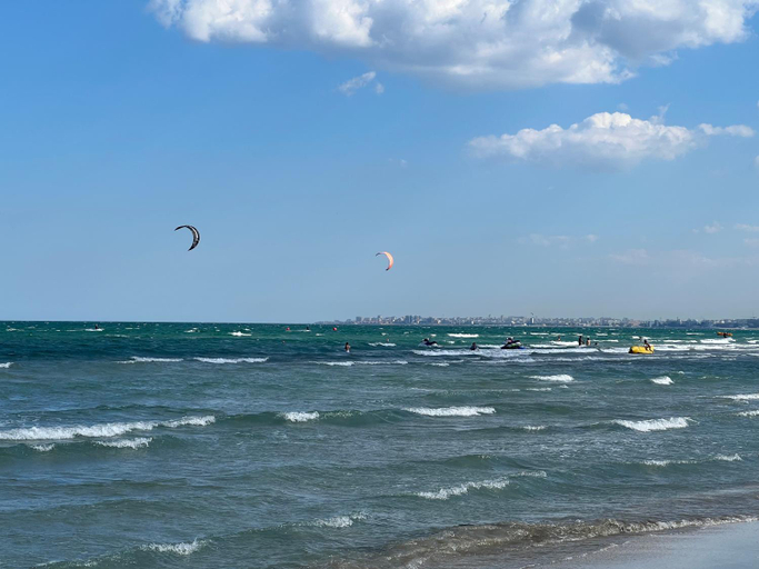 Others 4, Casa Servus, Navodari
