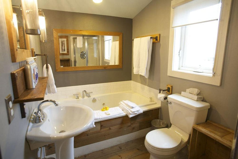 Bathroom 4, Inn at Discovery Coast, Pacific