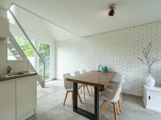 Others 5, Family Home near Dunes and Beach, Zijpe