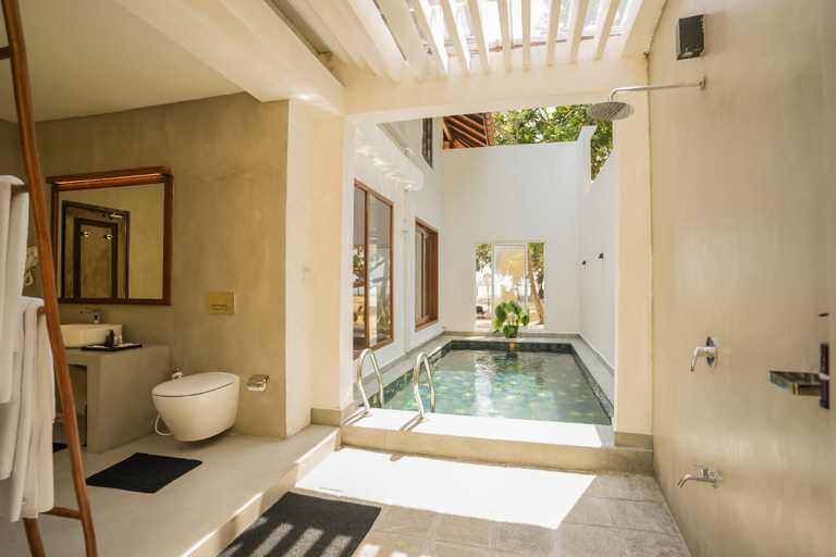 Bathroom 4, Hibiscus Beach Hotel, Kalutara