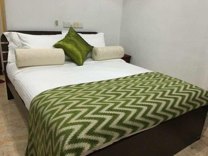Bedroom 3, Villa Hotel, Trincomalee Town and Gravets