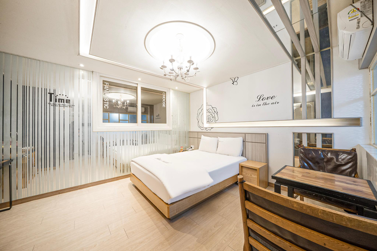 Bedroom 4, Accommodation Hotel Show in Seodaegu Station, Bisan-dong, Daegu, Buk