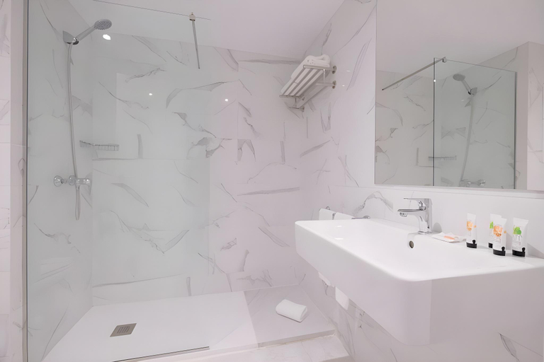 Bathroom 4, azuLine Hotel Palmanova Garden, Baleares