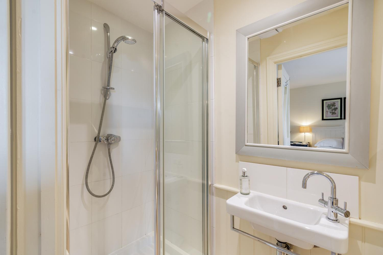Bathroom 3, Tiger Inn - Cub Rooms, East Sussex