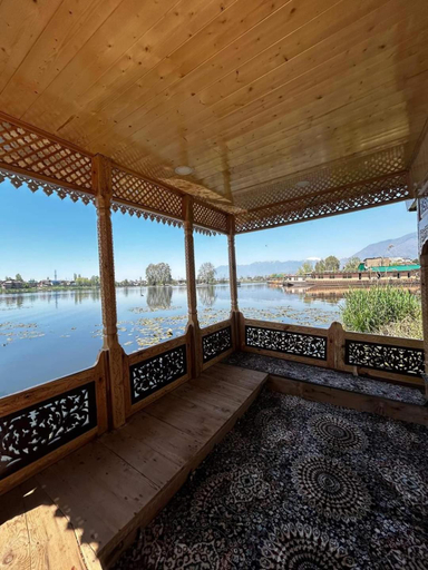 Others 5, House boat house of common, Srinagar
