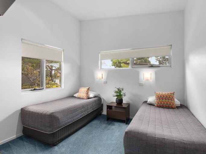 Bedroom 3, Blue Lake Holiday Park, Mount Gambier