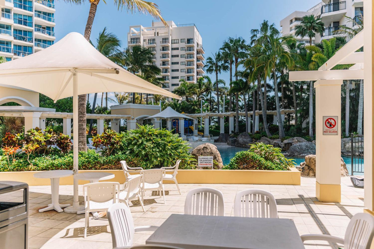 Food & Drinks 4, Resort Style Chevron Apartments, Gold Coast