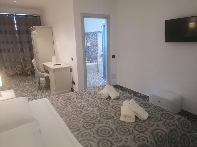 Bedroom 2, Atlantis 22, Messina