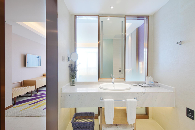 Bathroom 4, Lavande Hotel·Zigong Tanmulin Lantern Park, Zigong