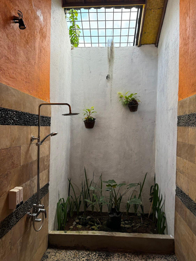 Bathroom 2, Bale´ Sebaya - Bungalow Cafe´ Nature, Lombok