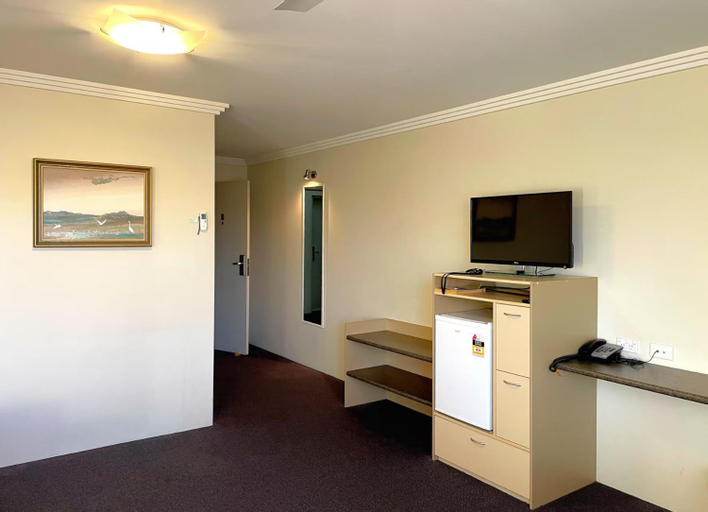 Others 3, Mandarin Motel, Nambucca