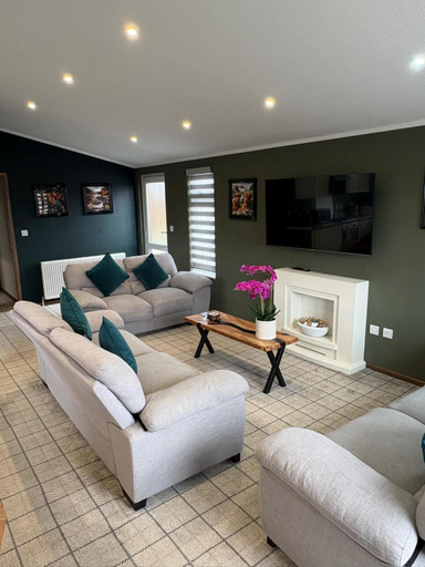 Others 5, Clochnaben lodge, Aberdeenshire