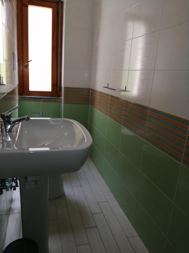 Bathroom 3, Le Terrazze, Salerno
