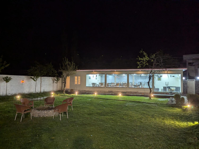 Exterior & Views