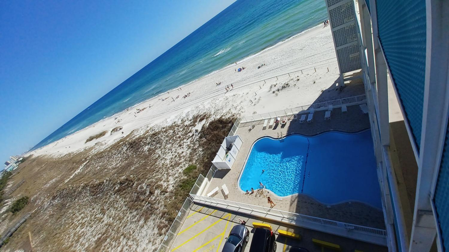 Sport & Beauty 2, Oceanfront BEACH! CONDO COUPLES GETAWAY,HONEYMOON SWEET, Perfectly Cozy Beach Front Condo, full kitc, Bay