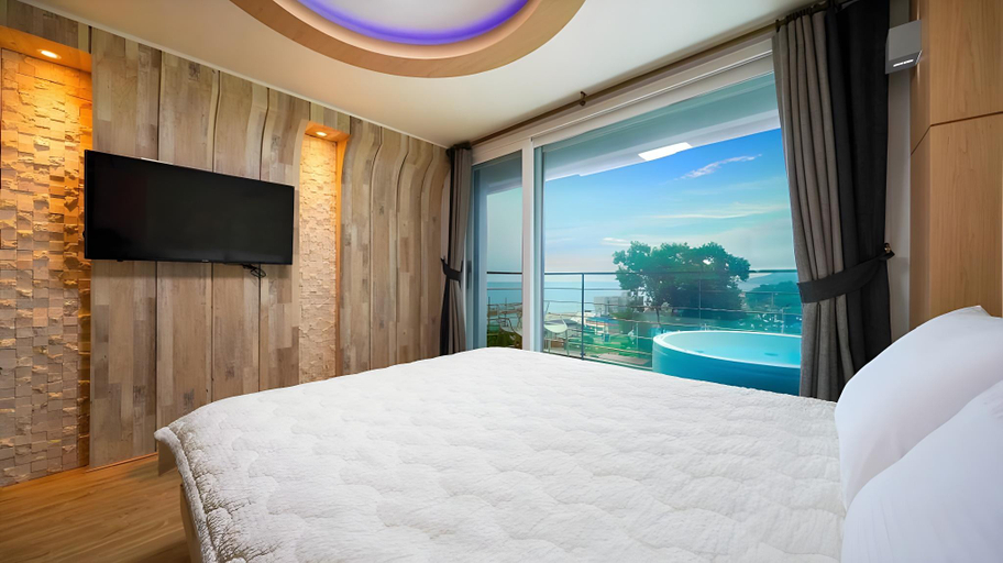 Bedroom, Dalbit (Blue Road Town Pension), Yeongdeok