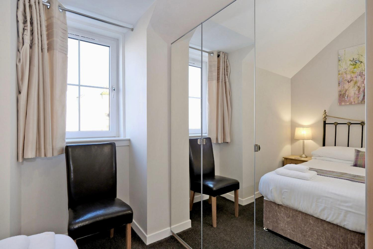 Bedroom 2, Douglas House Apartments, Highland