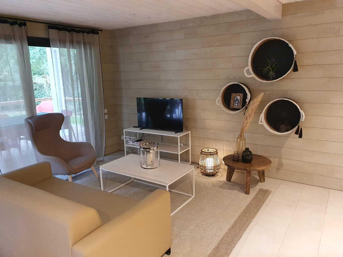 Others 5, Grand Chalet de Pitrot, Gironde