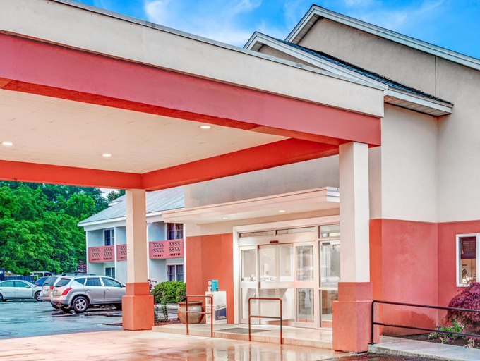 Exterior & Views, Days Hotel & Conference Center by Wyndham Methuen MA, Essex