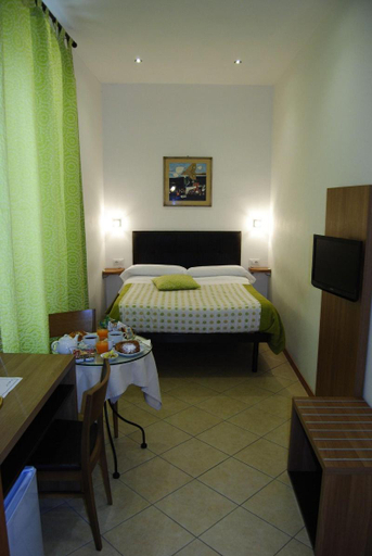 Bedroom 3, Adelaide House, Florence