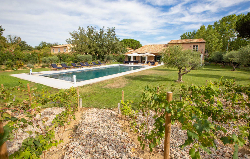 Swimming pool 3, Magnificent villa overlooking the bay of Canebiers, Var