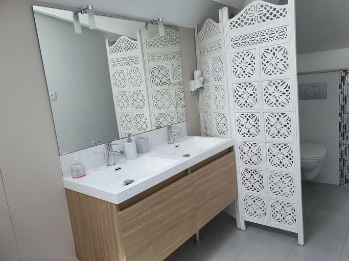 Bathroom 3, Manoir de Tireveste, Landes