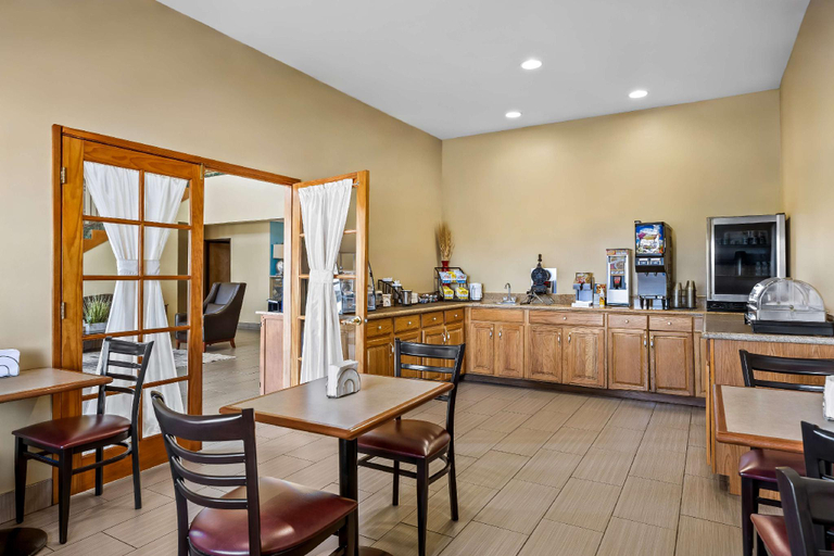 Food & Drinks 5, Best Western Liberty Inn, Tulare