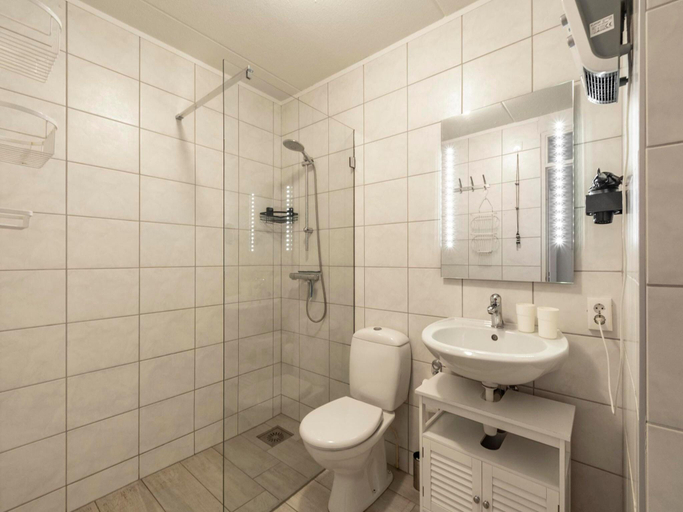 Bathroom, Beach Apartment 7 for 4 guests in Callanstoog, Zijpe