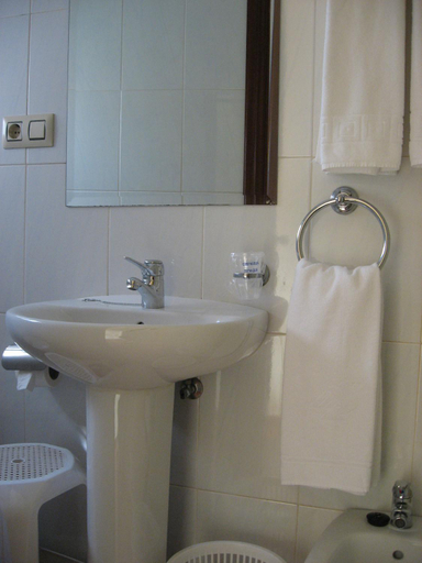 Bathroom 3, Hostal Casais, Pontevedra