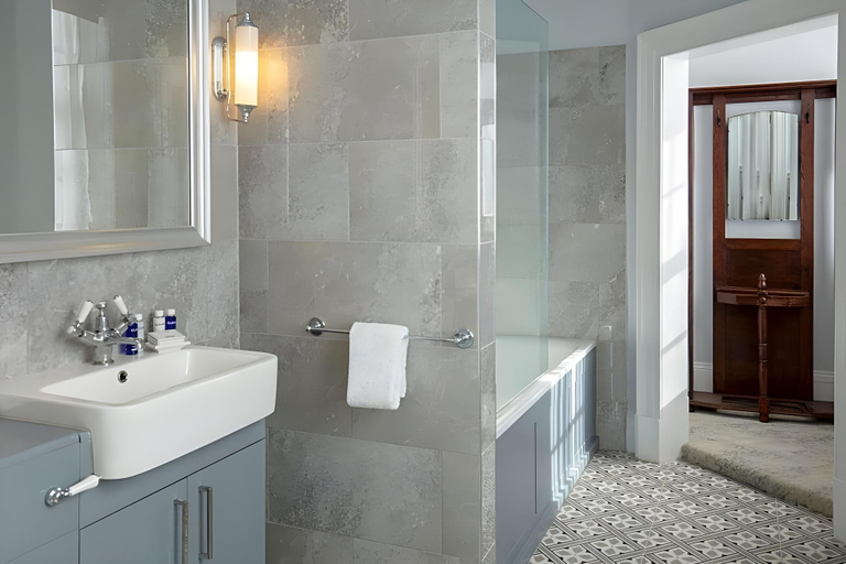 Bathroom 5, Norton Park Hotel, Spa & Manor House, Hampshire