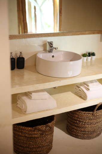 Bathroom, Awera Resorts Mentawai, Kepulauan Mentawai