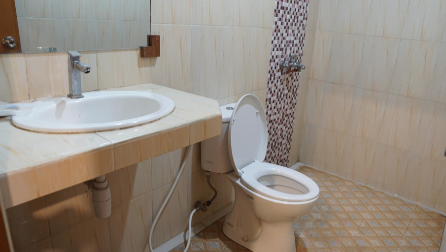 Bathroom 5, Grand Desa Resort - Cimaja, Sukabumi