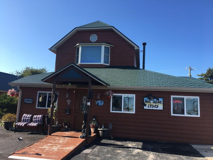 Exterior & Views 1, Big Bear Lodge, Alpena